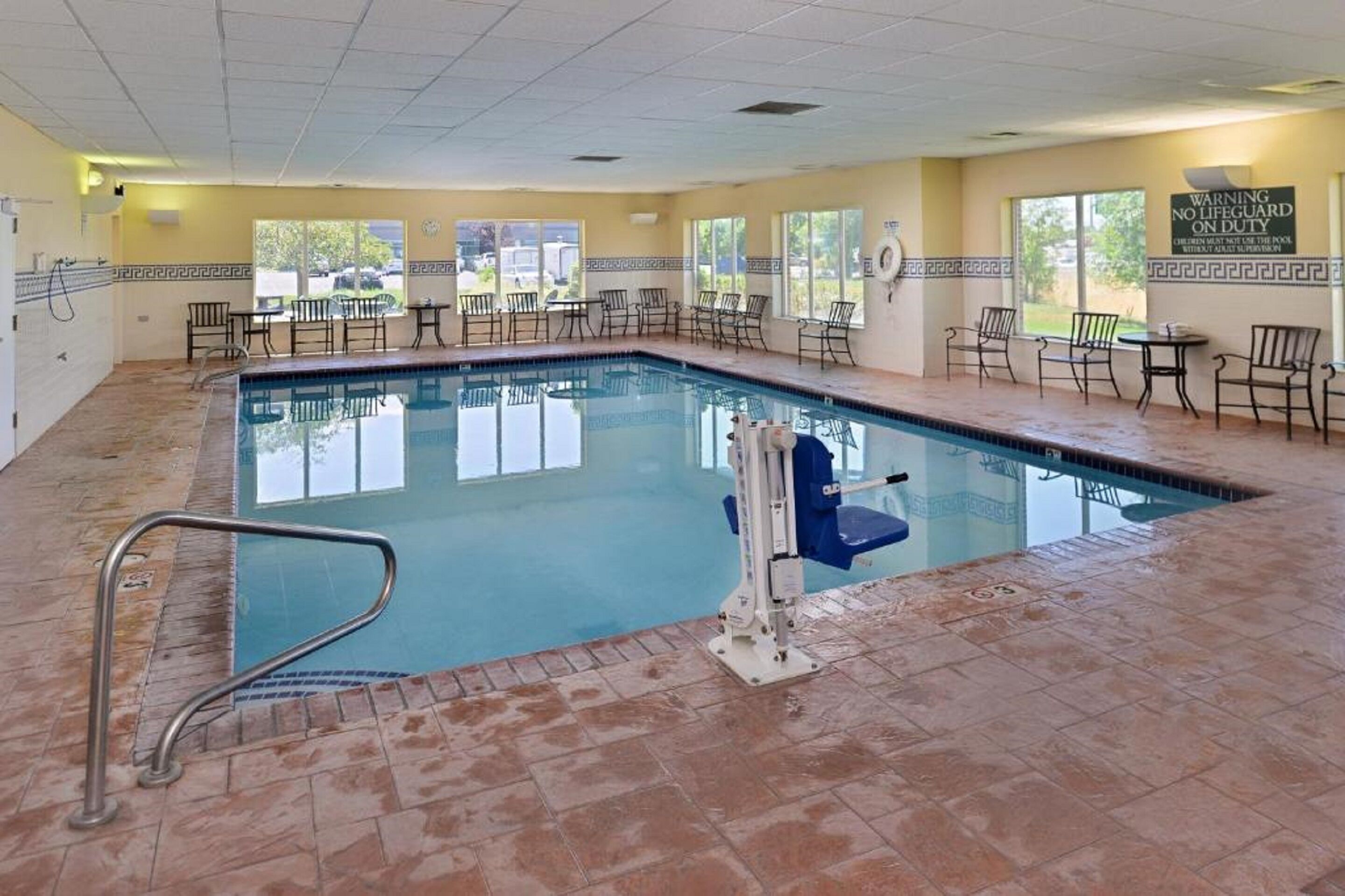 indoor pool, open 7:00 am to 11:00 pm, pool loungers