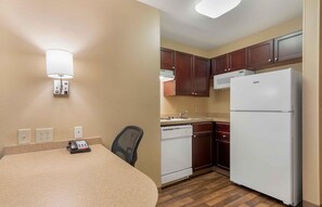 Suite, 1 King Bed with Sofa bed, Non Smoking | Private kitchen | Fridge, microwave, stovetop, coffee/tea maker - Extended Stay America Suites Atlanta Alpharetta Northpoint W (Alpharetta)