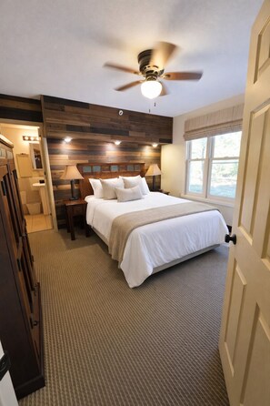 Suite Deluxe | Caja de seguridad en la habitación y tabla de planchar con plancha 