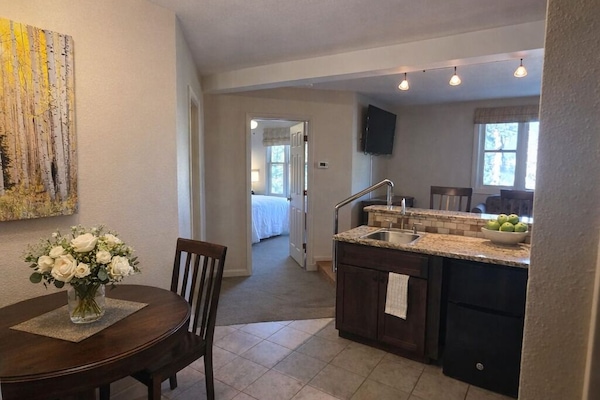 Deluxe Suite | Ruang makan