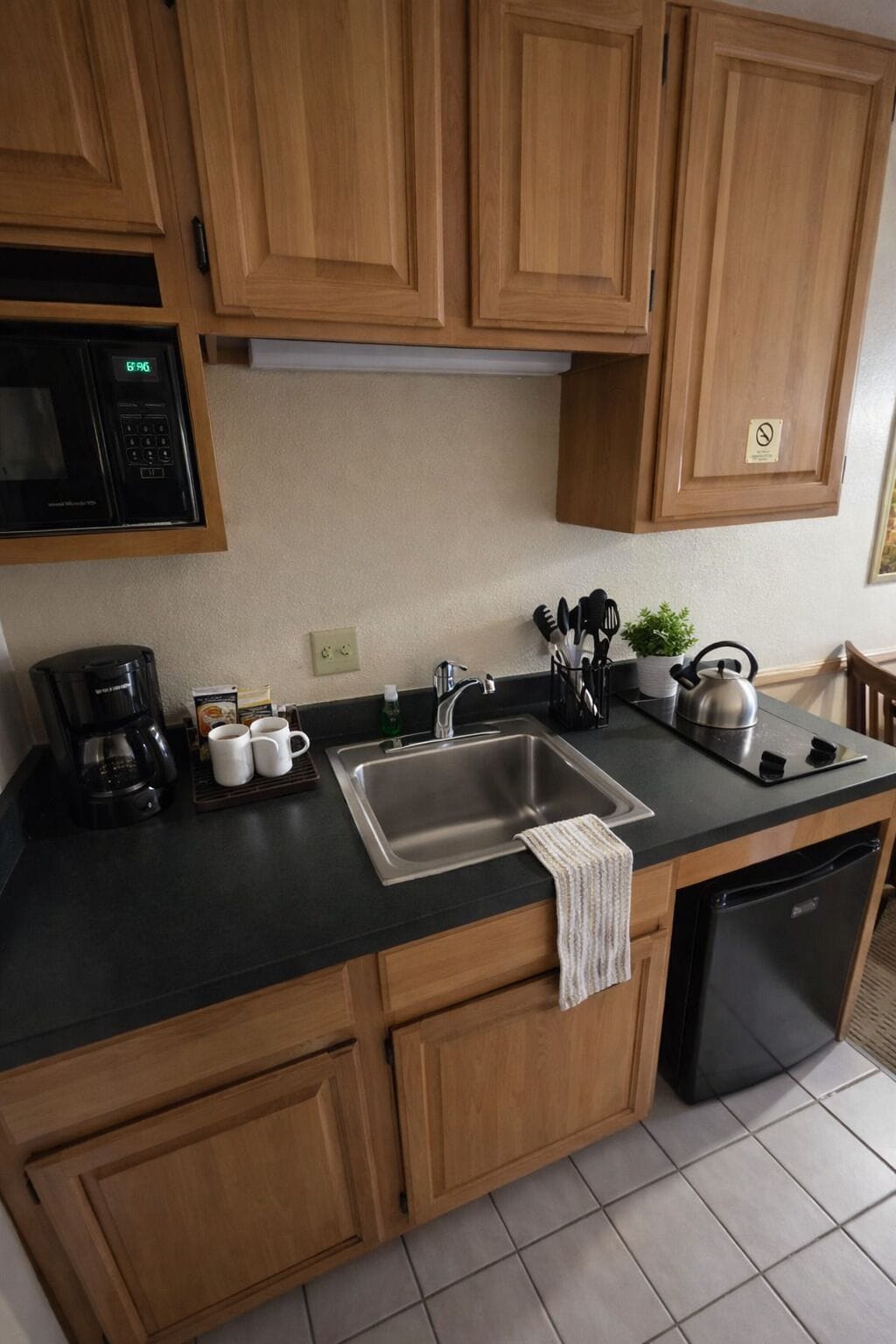 Suíte estúdio, para não fumantes | Cozinha americana privada | Frigobar, micro-ondas, cooktop, cafeteira/chaleira