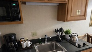 Studiosuite, ikke-røyk | Eget tekjøkken | Kaffetrakter/tekoker, minikjøleskap, mikrobølgeovn og kokeplater
