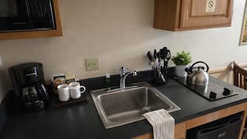 Studio Suite, Non Smoking | Private kitchenette