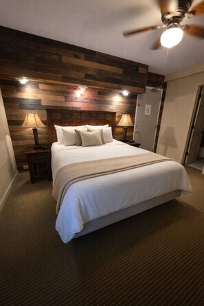 Deluxe Suite | In-room safe, iron/ironing board, free WiFi, bed sheets