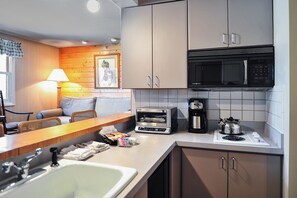Standard Suite, 2 Bedrooms, Non Smoking, Kitchenette | Private kitchen | Mini-fridge, microwave, stovetop, coffee/tea maker