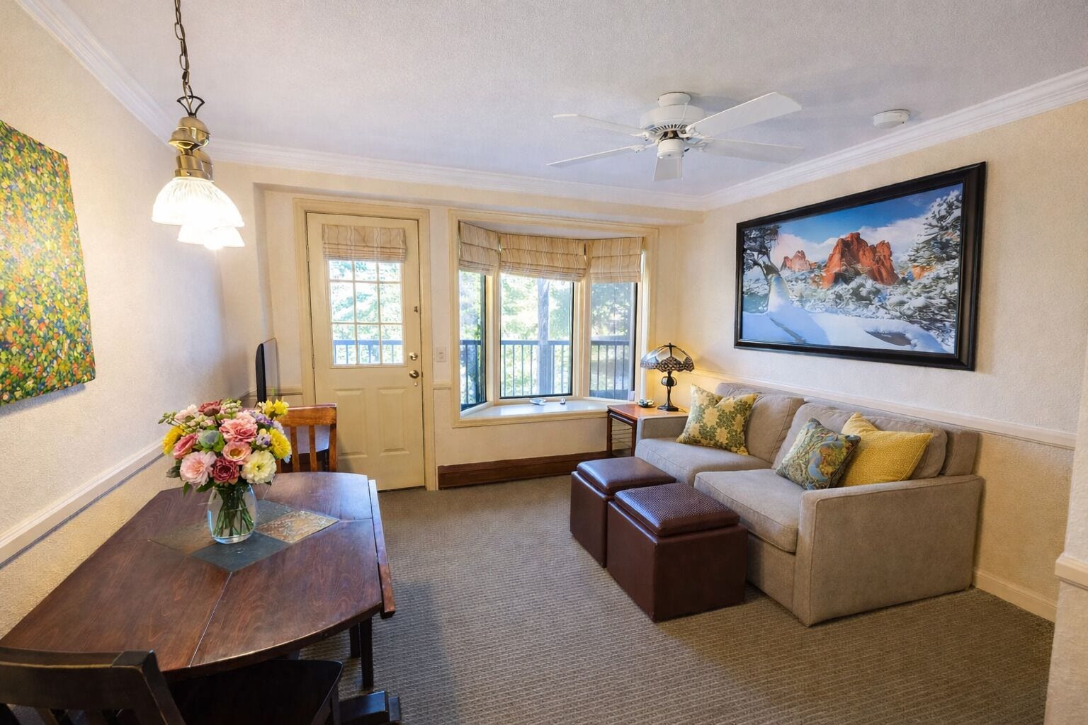 Studio Suite, Non Smoking | Living room | 32-inch flat-screen TV with cable channels, TV, DVD player