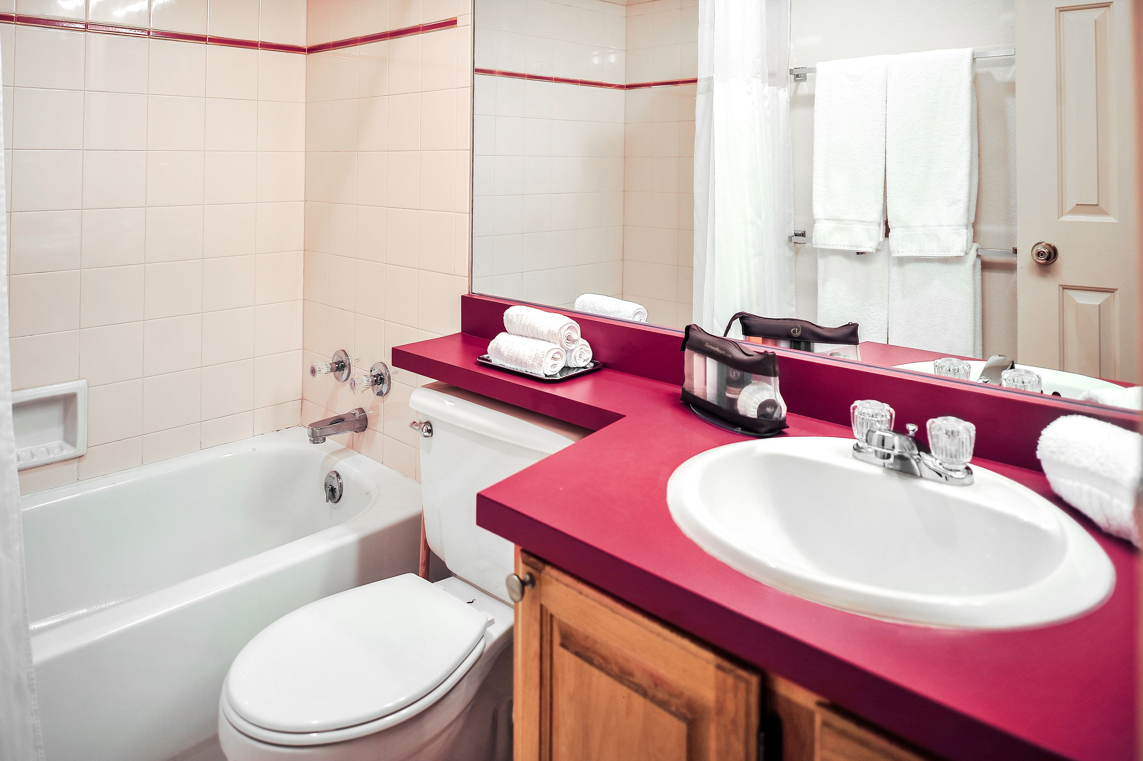 combined shower/bathtub, free toiletries, hair dryer, towels