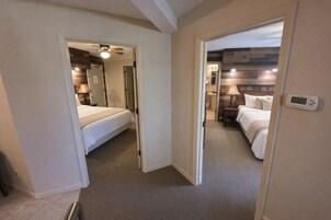 Suite Deluxe | Una cassaforte in camera, ferro/asse da stiro, Wi-Fi gratuito, lenzuola