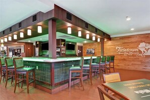 Bar (on property) - Hilton Garden Inn Green Bay (Green Bay)