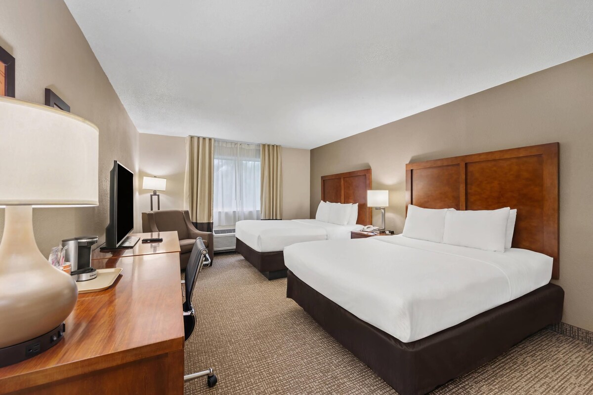 Standard Room, 2 Queen Beds, Non Smoking | Desk, laptop workspace, iron/ironing board, WiFi (free)