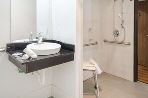 Accessible bathroom - Motel 6 Mobile, AL (Mobile)