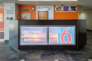 Reception - Motel 6 Mobile, AL (Mobile)
