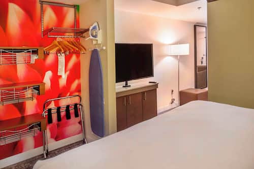 Junior Suite, One King Bed, Non-Smoking