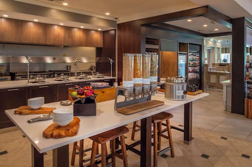 Buffet déjeuner servi tous les jours en supplément