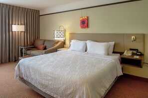 En 50-tommers Flatskjerm-TV med kabel-kanaler samt TV