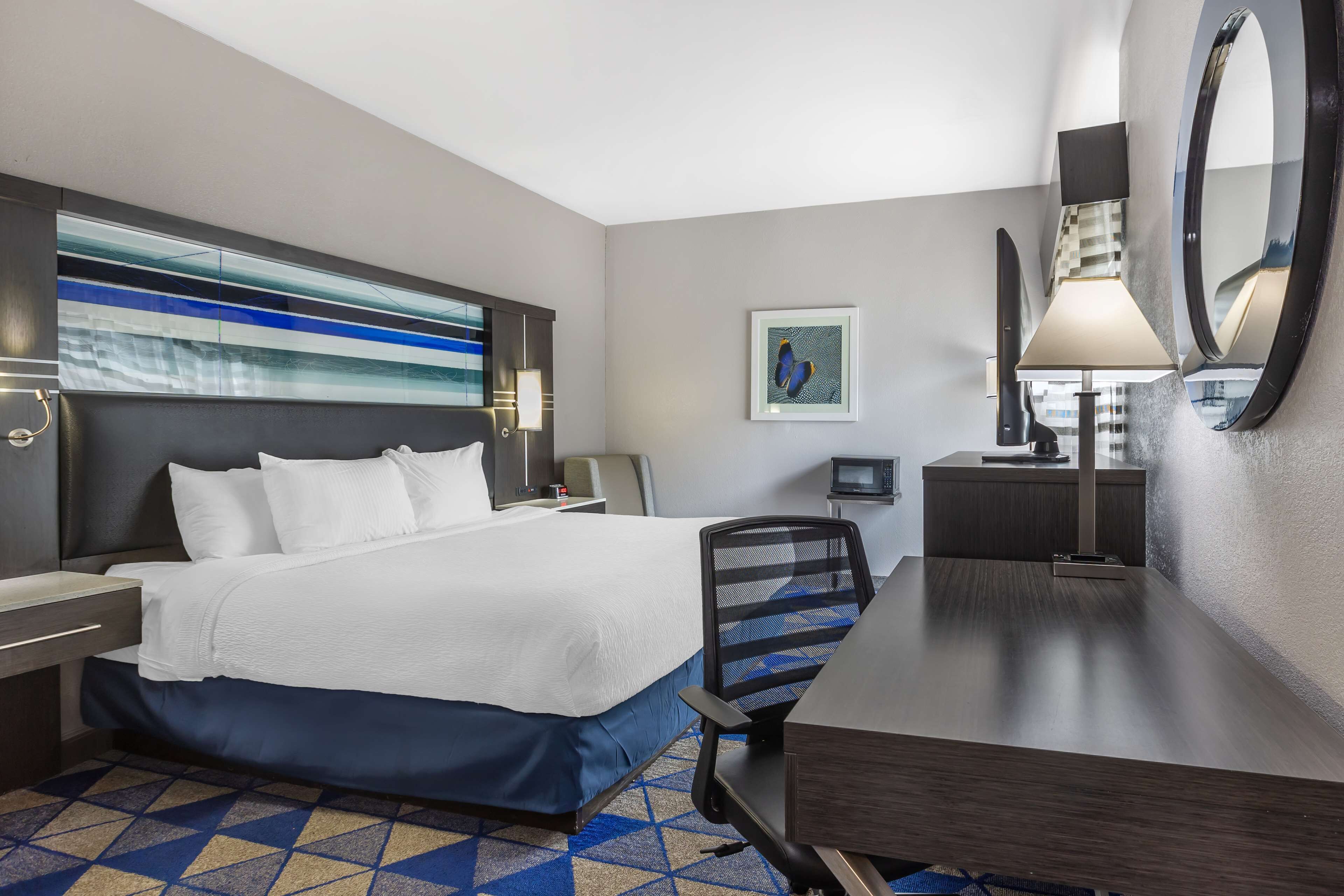 standard room, 1 king bed, accessible, non smoking | 1 bedroom, desk, laptop workspace, blackout curtains