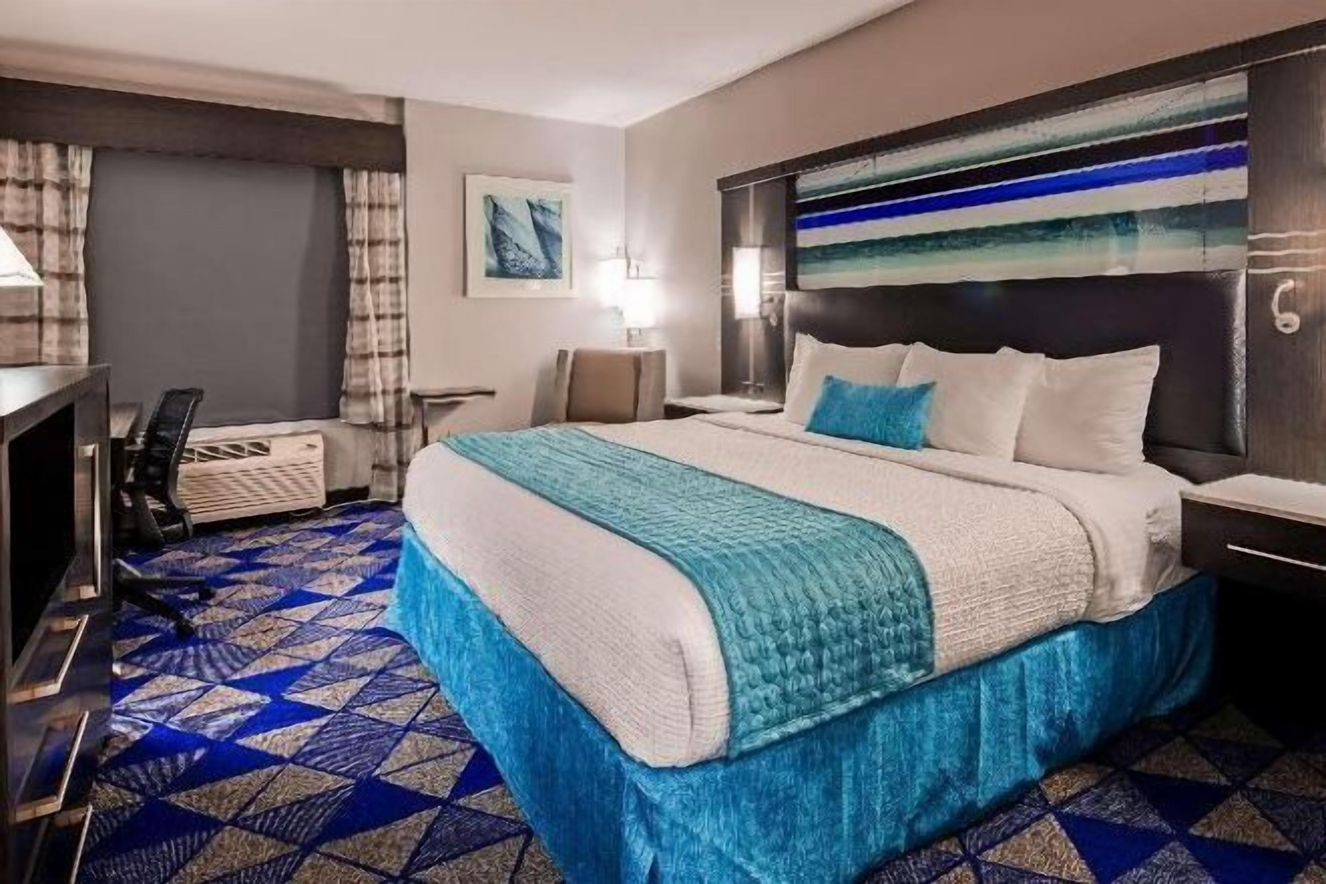 Bureau, espace de travail pour ordinateur portable, rideaux occultants