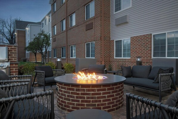 BBQ/picnic area - TownePlace Suites by Marriott Annapolis (Annapolis)