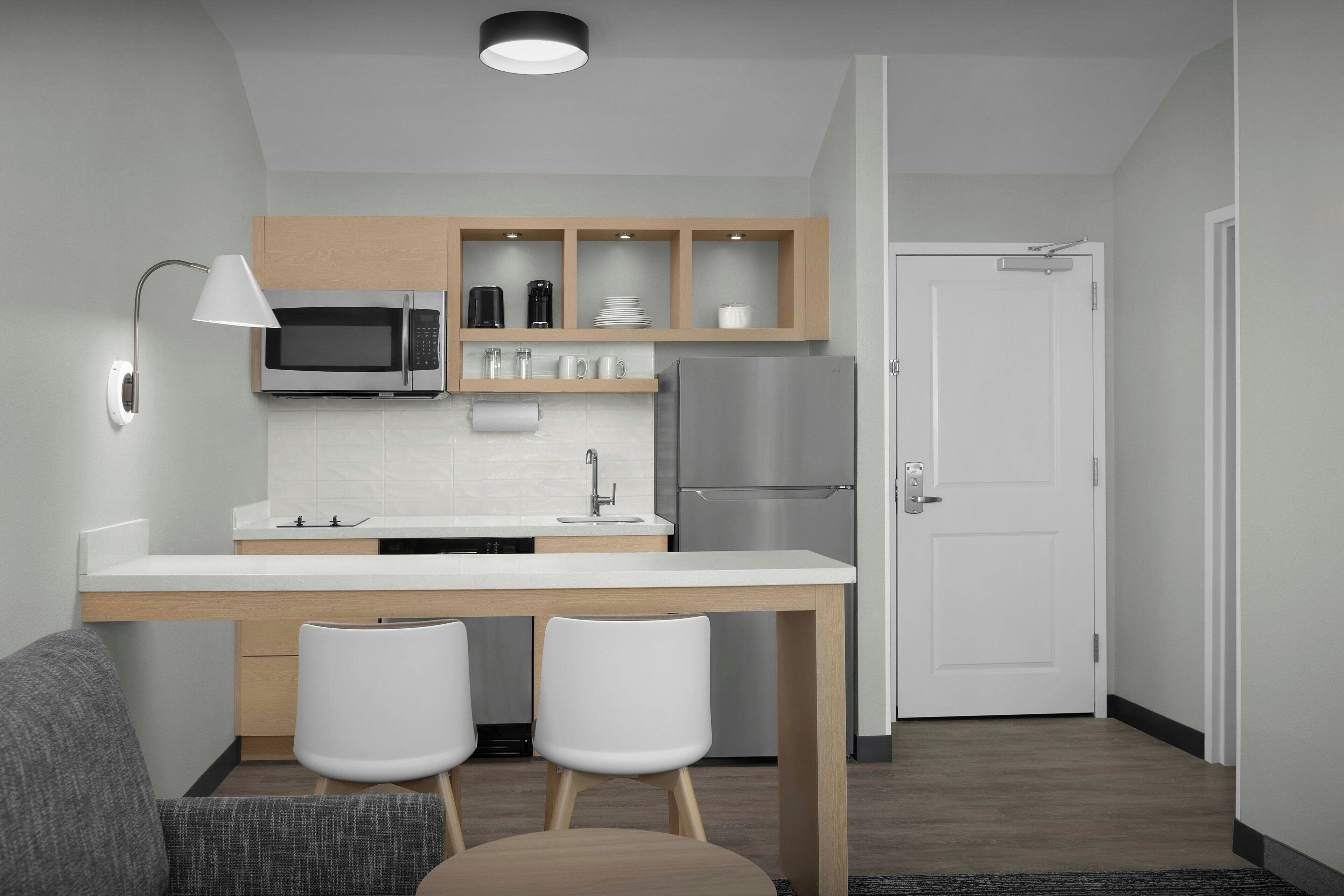 書桌、筆電工作空間、遮光布/窗簾、熨斗/熨衣板