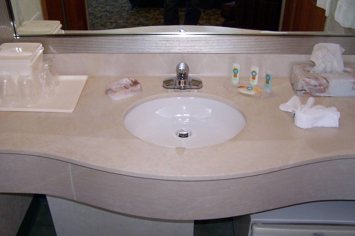 standard room, 2 queen beds, non smoking | bathroom | combined shower/bathtub, free toiletries, hair dryer, towels