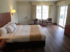 In-room safe, blackout curtains, soundproofing, iron/ironing board - Quality Inn Lake George (Lake George)