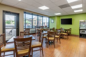 Free daily continental breakfast