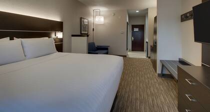 Holiday Inn Express & Suites Lebanon by IHG