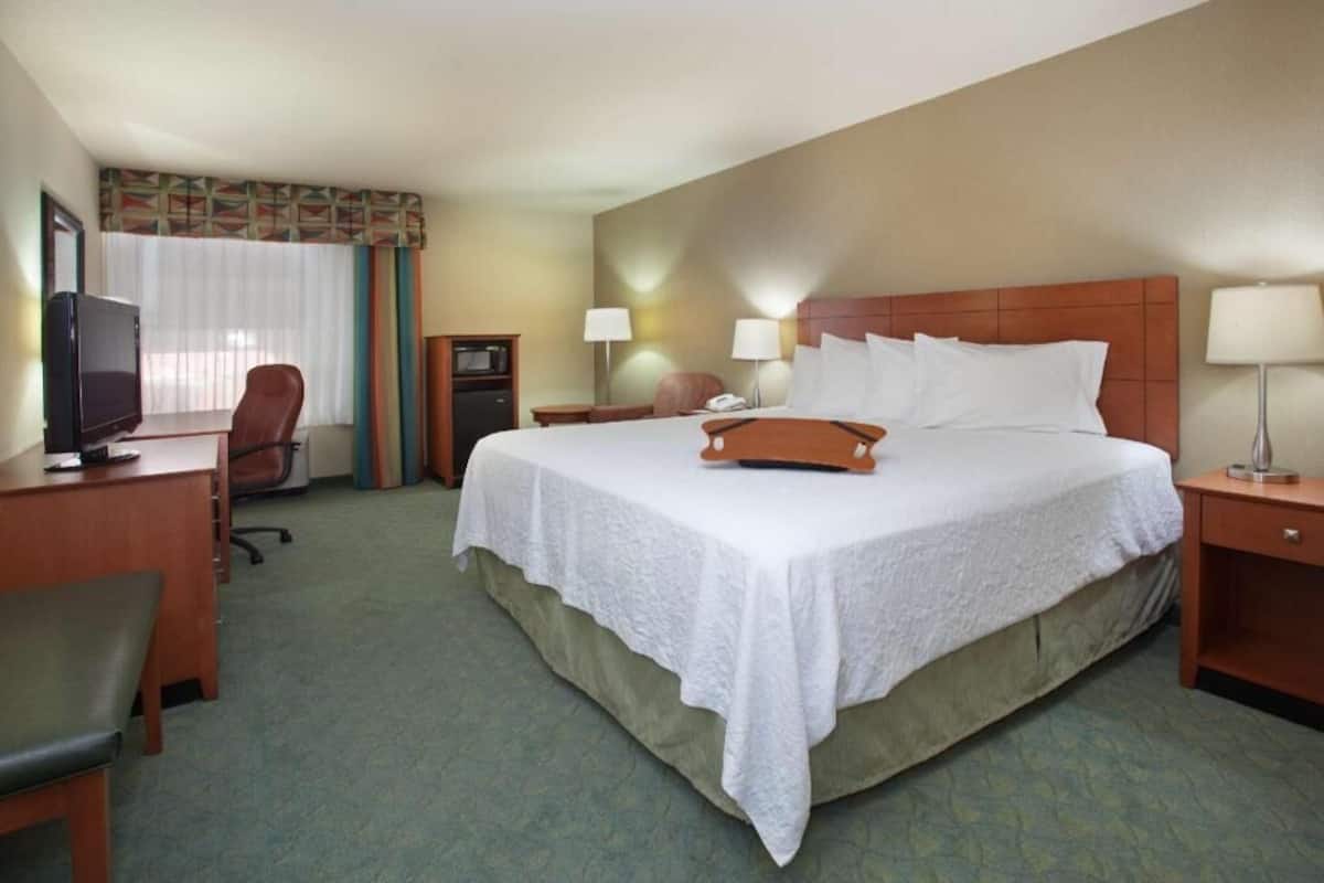 Iron/ironing board, free WiFi, bed sheets, alarm clocks