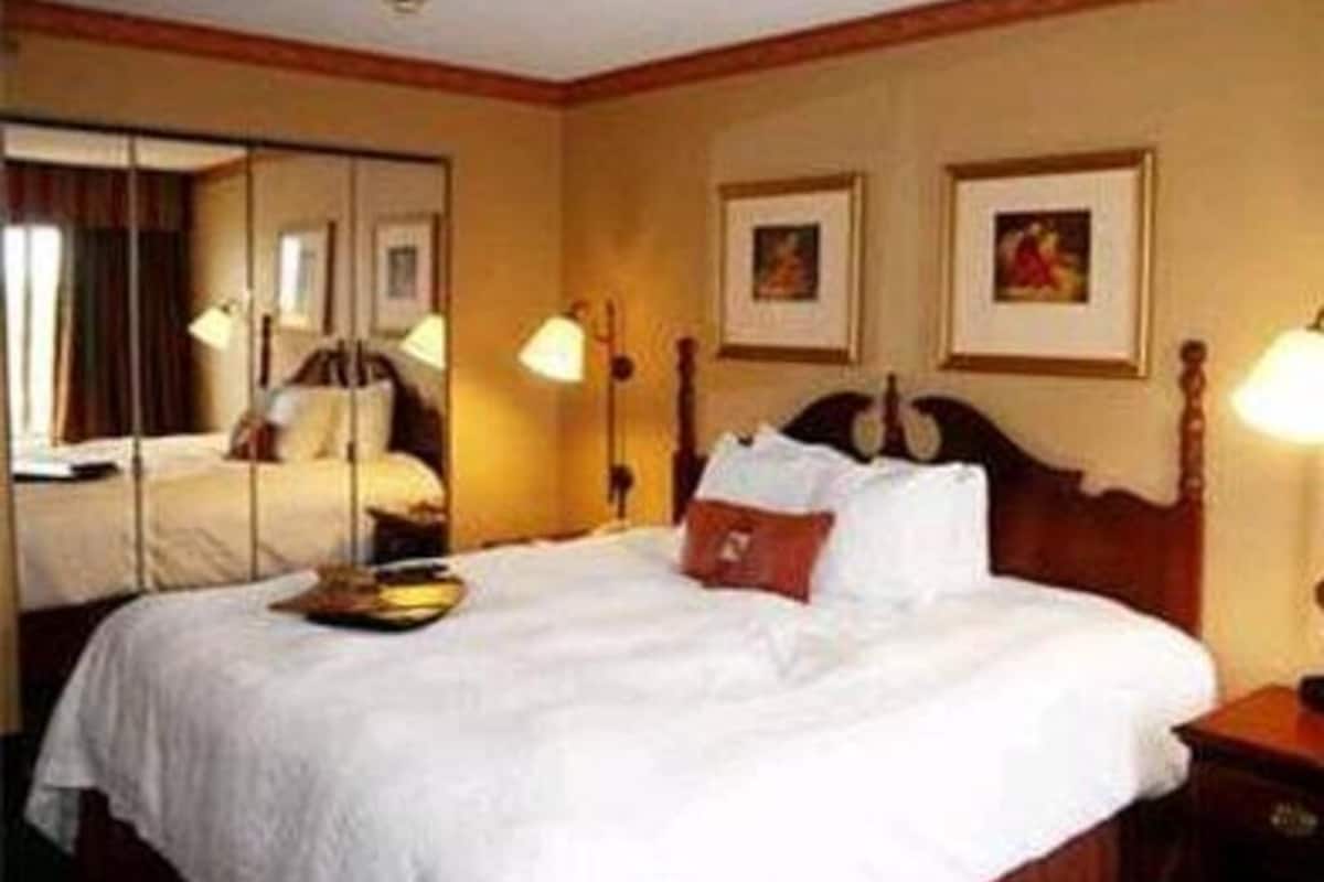 In-room safe, iron/ironing board, free cots/infant beds, rollaway beds