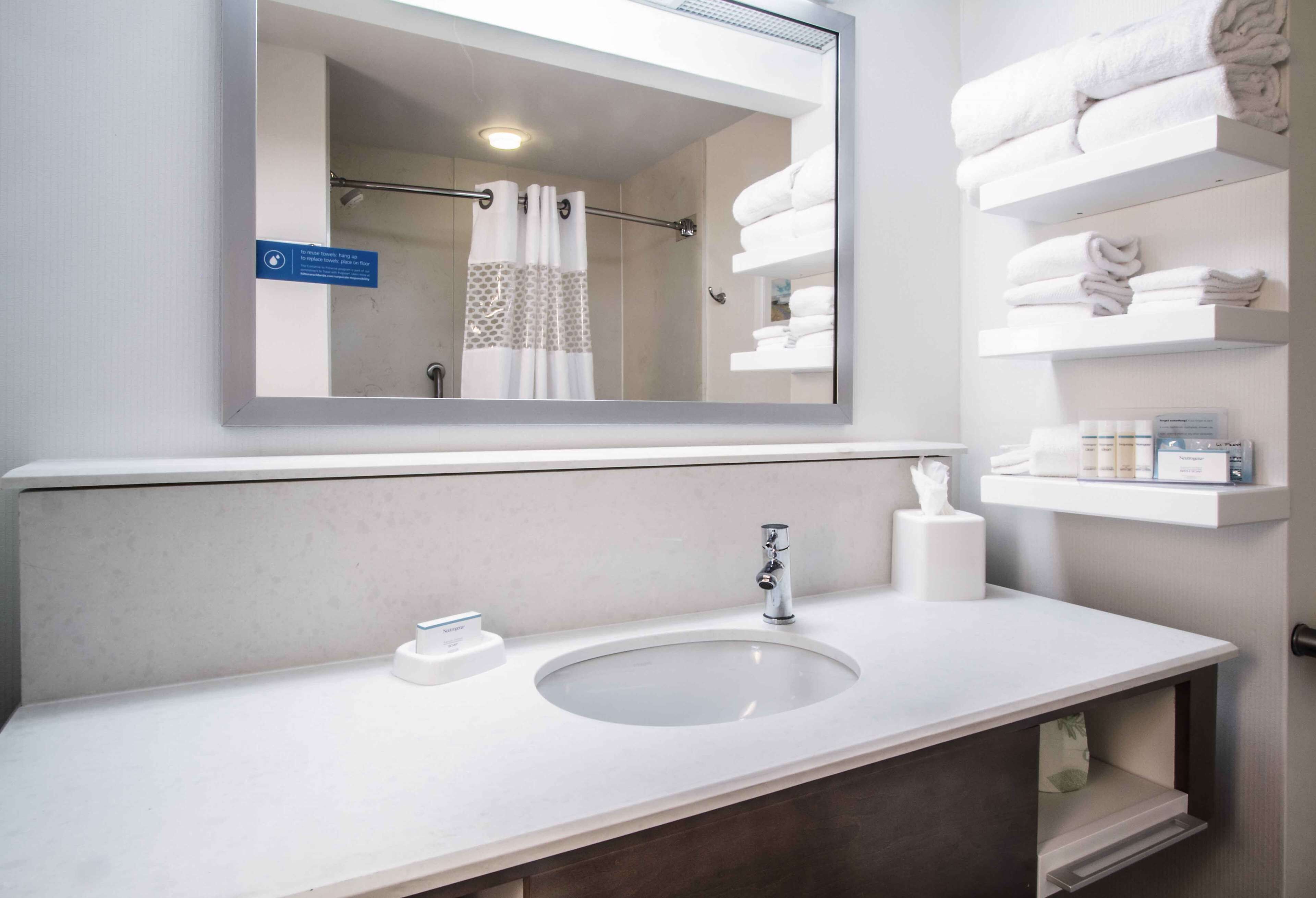 one king study sofabed non smoking | bathroom | free toiletries, hair dryer, towels