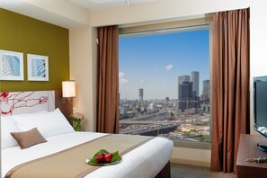Junior Suite | 1 bedroom, minibar, in-room safe, desk