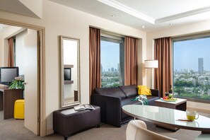Junior Suite | 1 bedroom, minibar, in-room safe, desk
