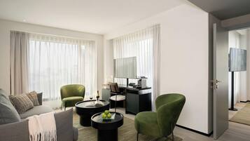 Suite junior | Área de sala de estar | Televisión