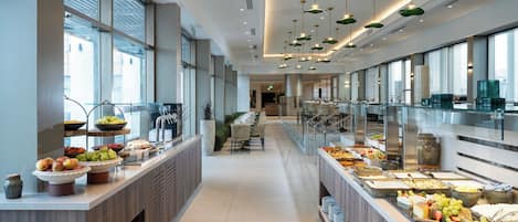 Se ofrece un desayuno bufé todos los días (por un coste adicional)