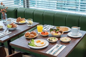 Daily buffet breakfast for a fee - Leonardo Plaza City Tower (Ramat Gan)