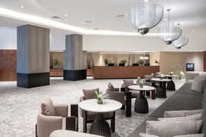 Lobby sitting area - Leonardo Plaza City Tower (Ramat Gan)