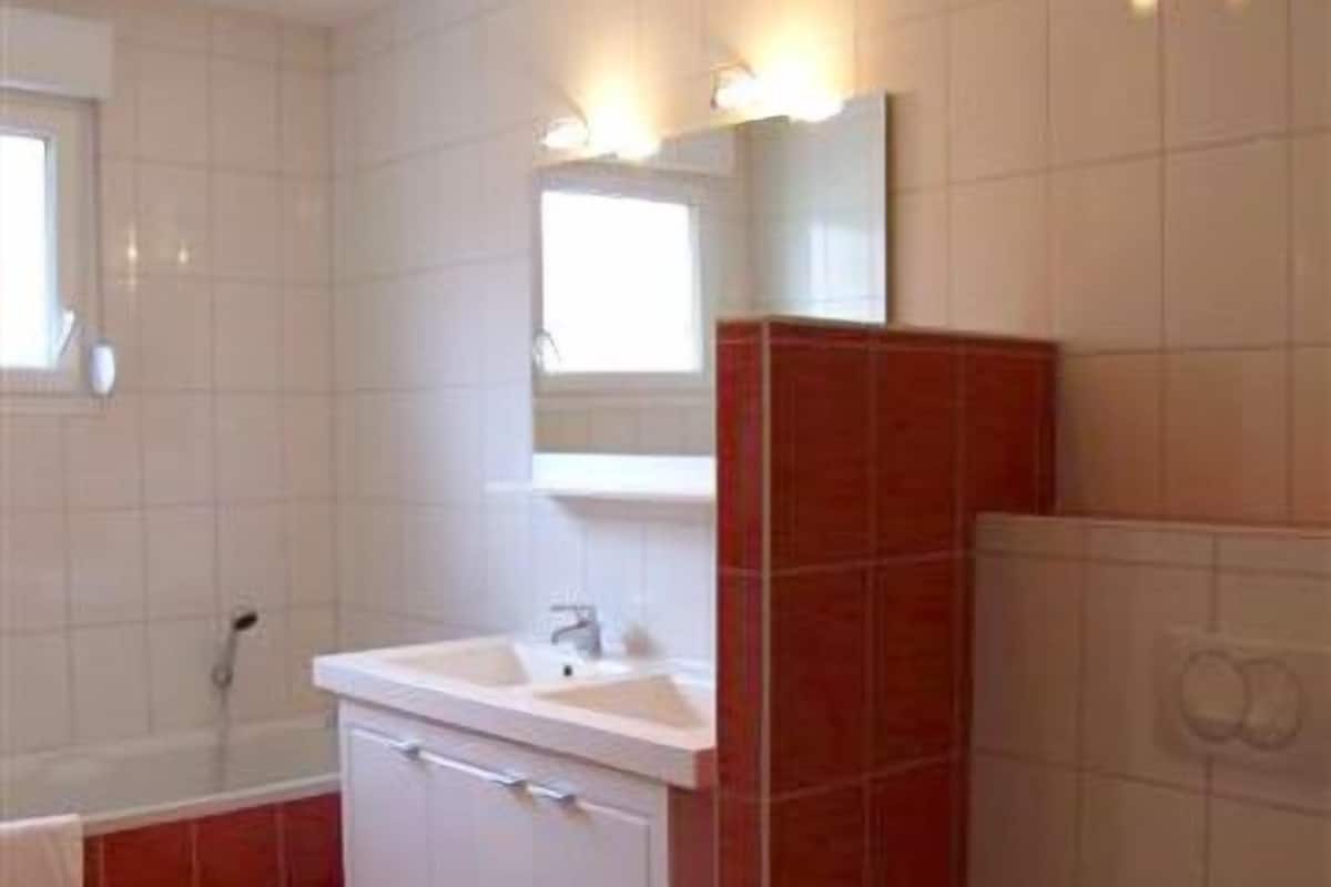 Standard Room  | Bathroom | Free toiletries, hair dryer