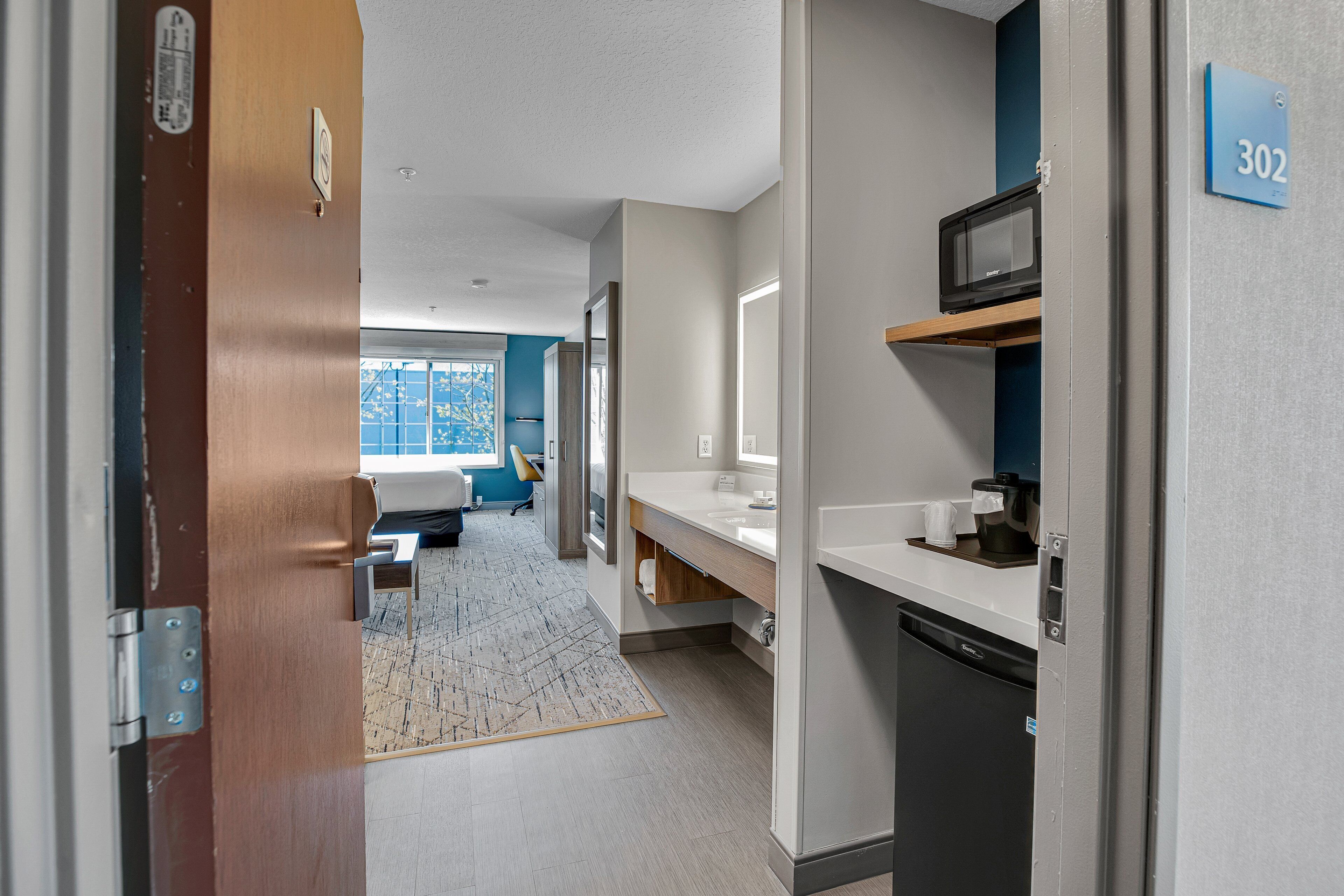 Premium bedding, down duvets, pillow-top beds, desk