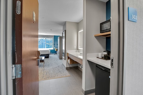 Premium bedding, down comforters, pillowtop beds, desk