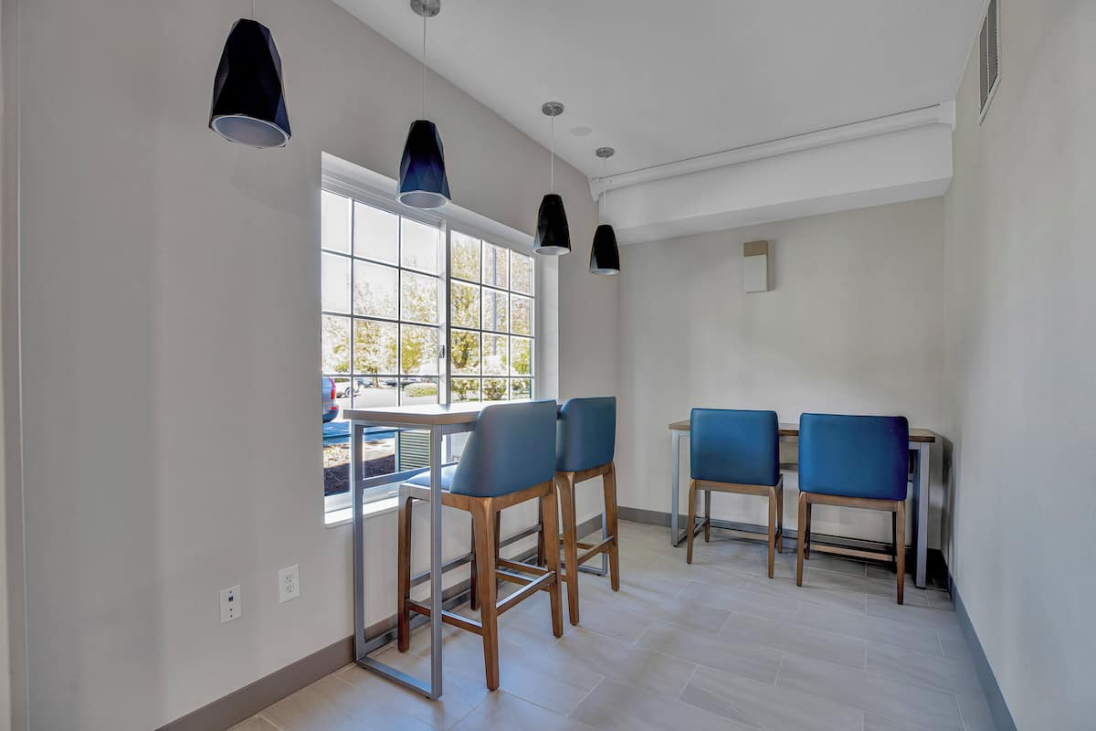 free daily on-the-go breakfast