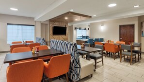 Free on-the-go breakfast on weekdays - Holiday Inn Express Hotel & Suites Portland-Jantzen Beach by IHG (Portland)