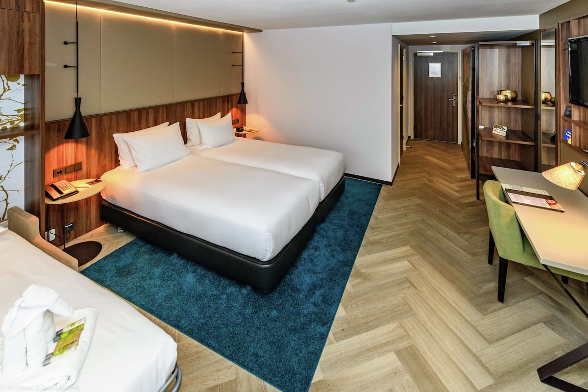 1 bedroom, premium bedding, in-room safe, desk