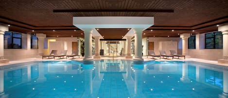 Indoor pool, pool loungers