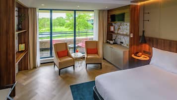 1 Schlafzimmer, hochwertige Bettwaren, Zimmersafe, Schreibtisch