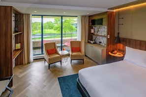 Chambre Deluxe, 1 très grand lit (Golf Course View) | Literie de qualité supérieure, coffres-forts dans les chambres, bureau
