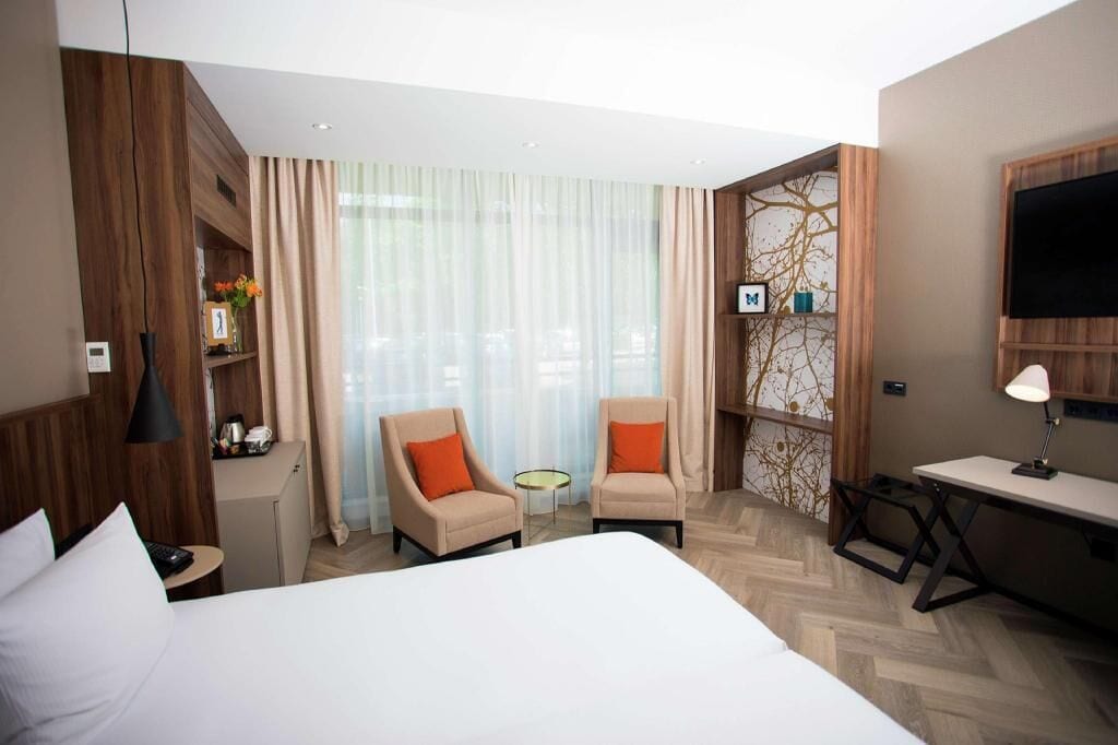 Premium bedding, in-room safe, desk, laptop workspace