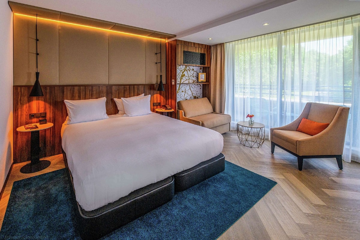 1 bedroom, premium bedding, in-room safe, desk