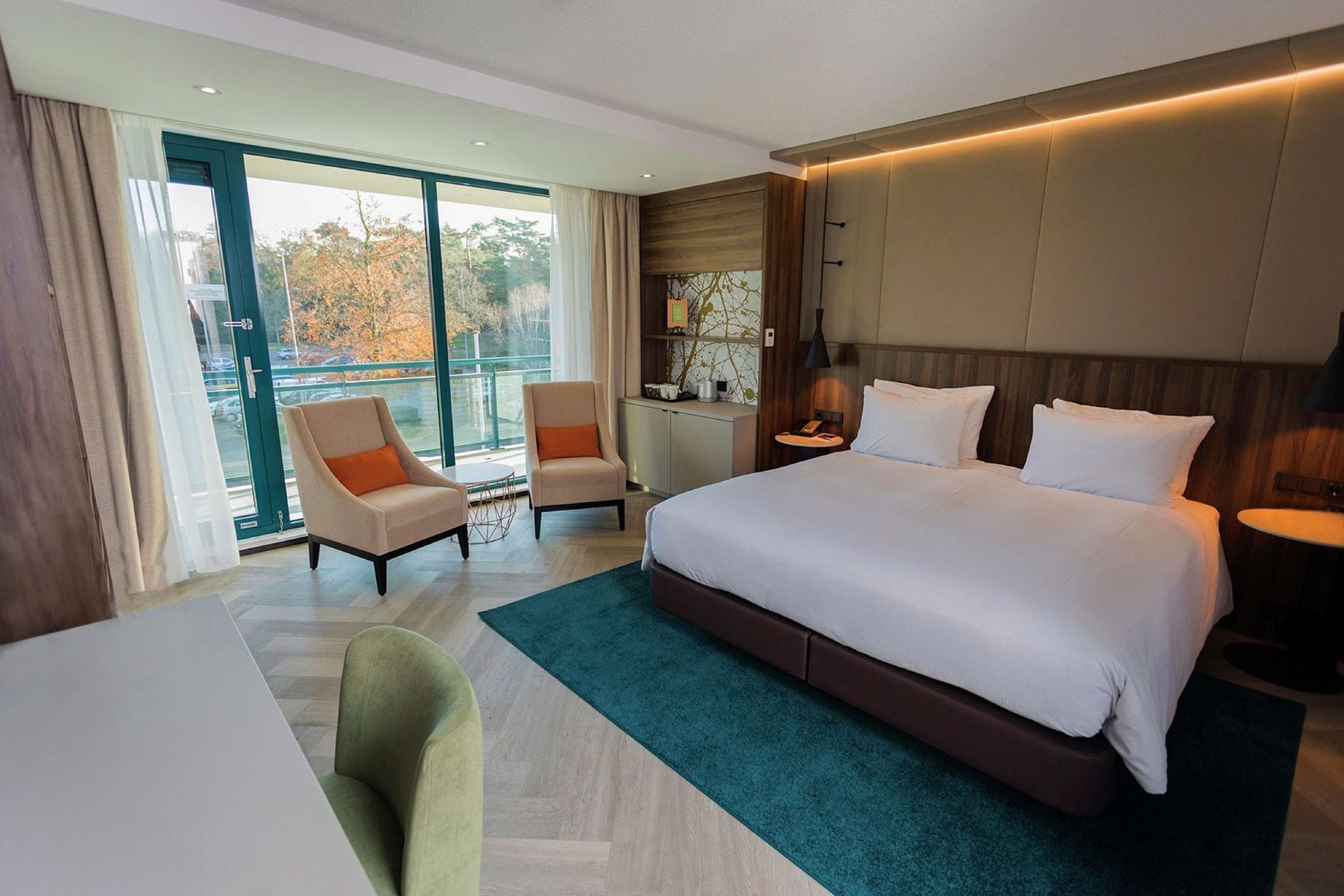 Premium bedding, in-room safe, desk, laptop workspace