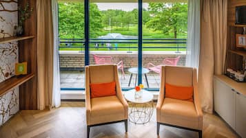 1 Schlafzimmer, hochwertige Bettwaren, Zimmersafe, Schreibtisch