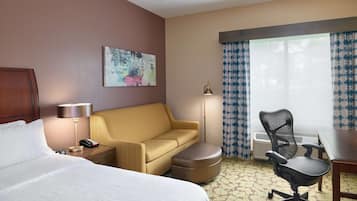 One King Bed | Living area